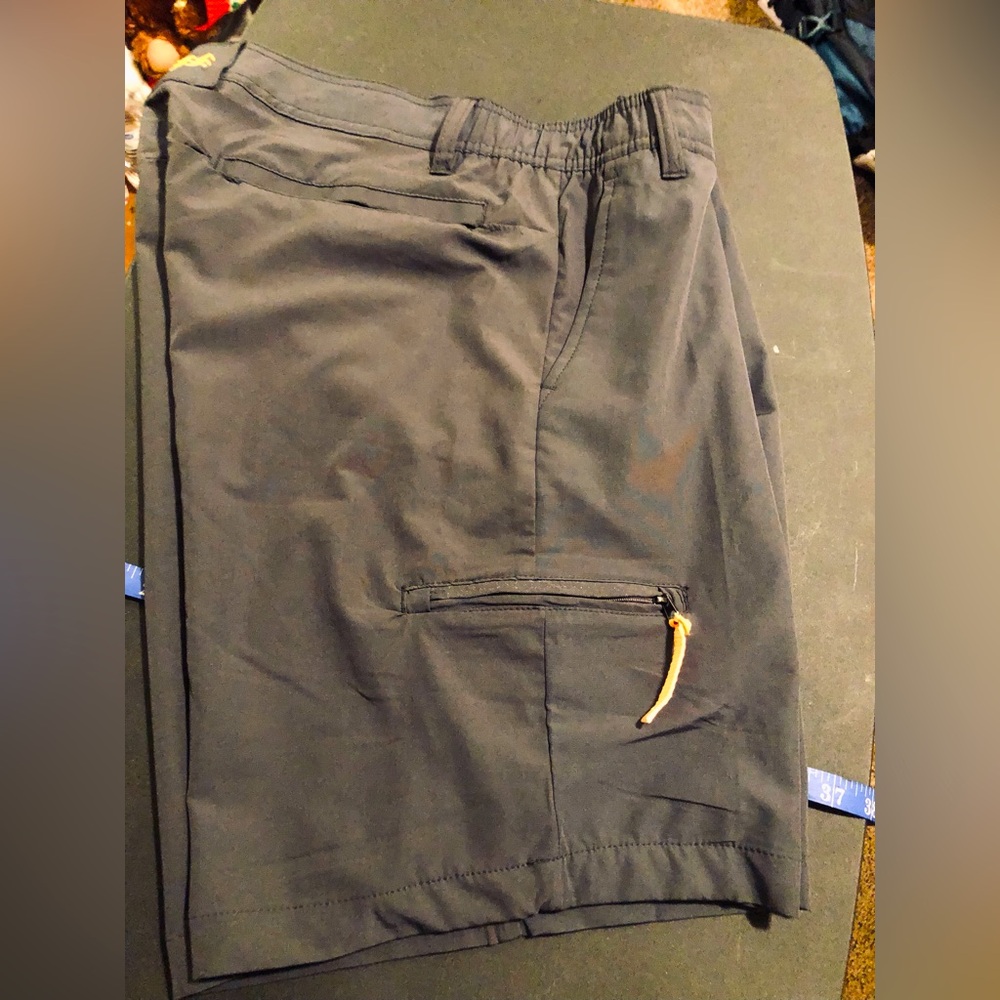 SURF & SWIM CO. Men’s Utility Shorts. NWOT